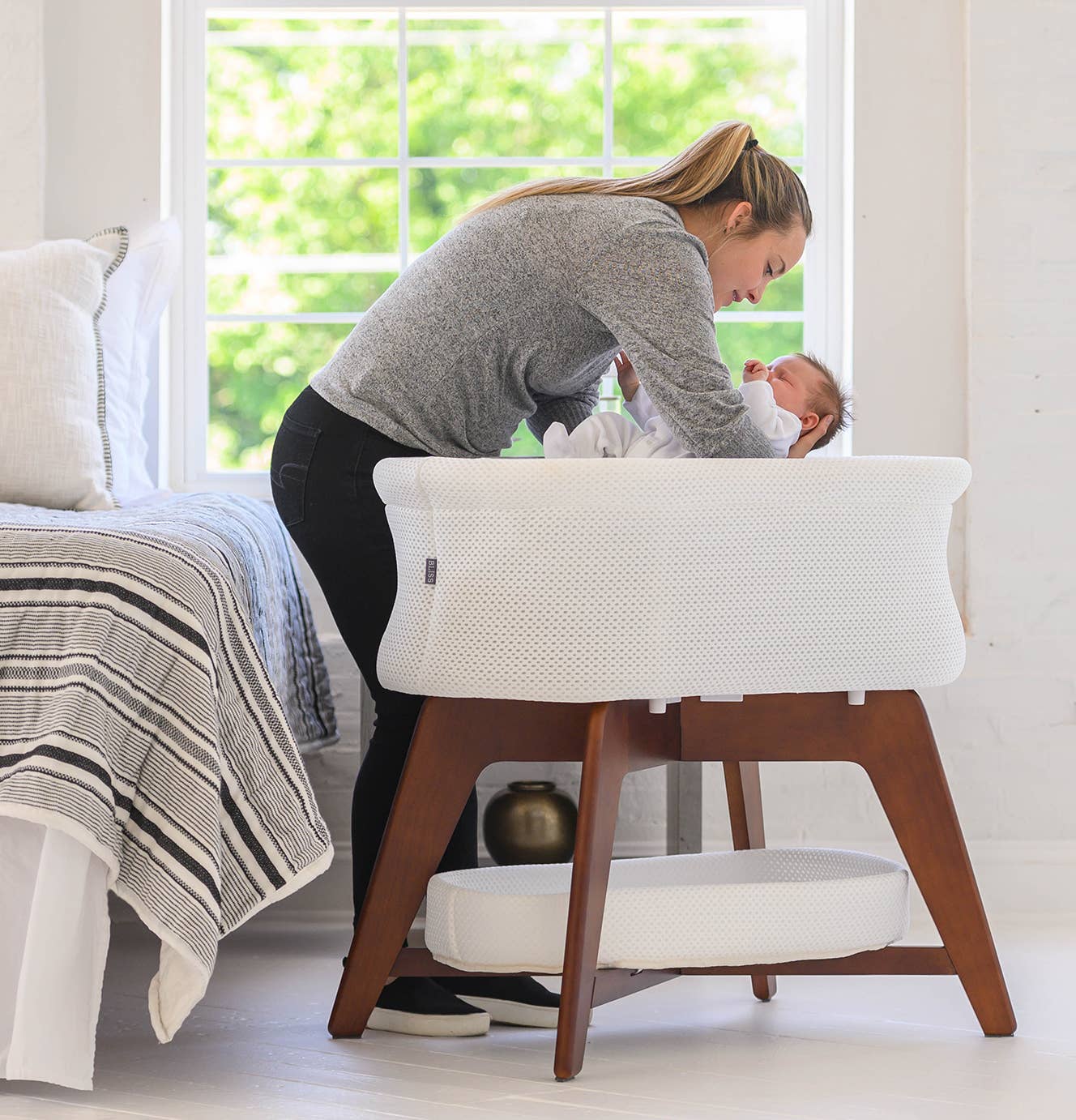 TruBliss Baby EVI SMART Bassinet