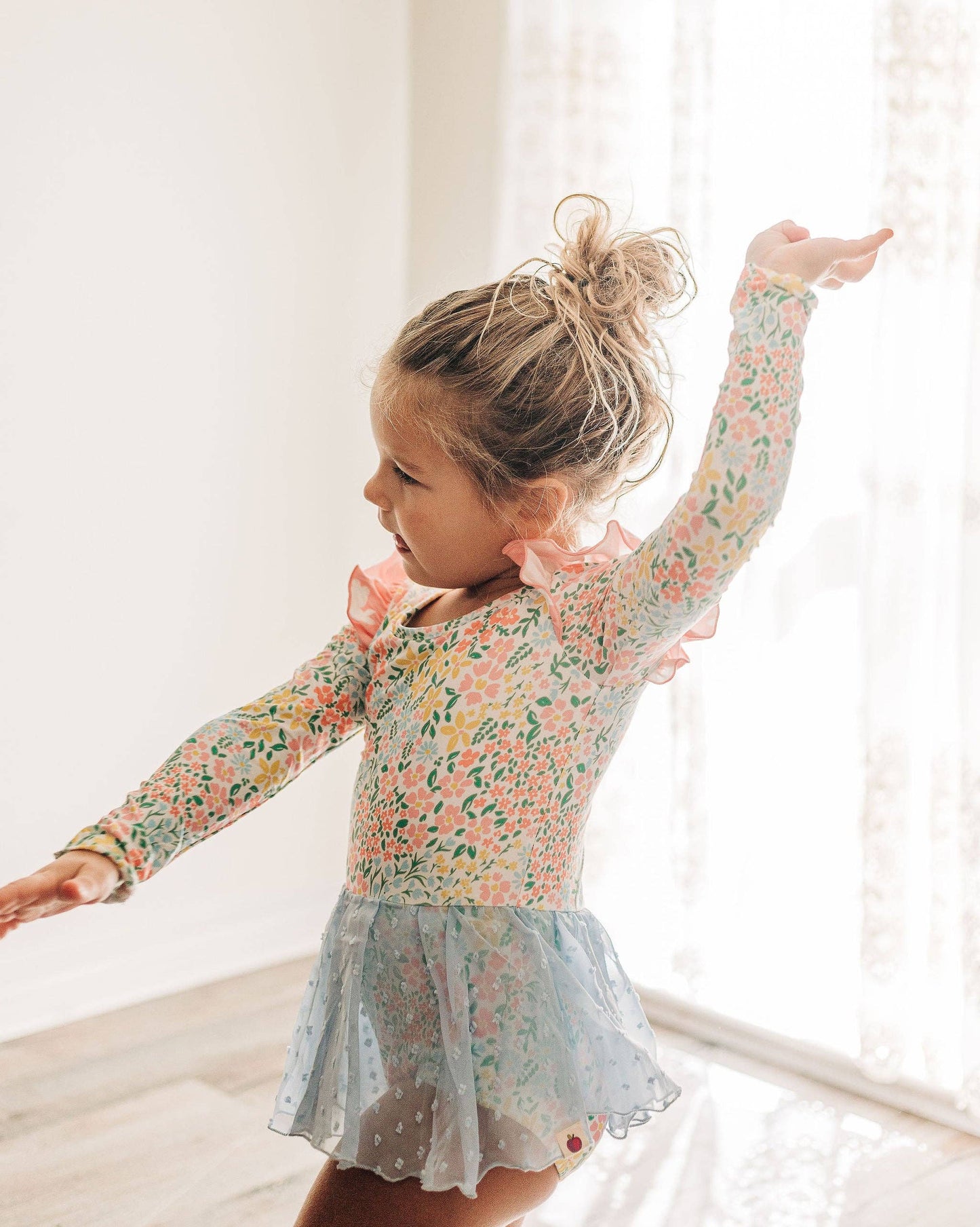 Farrah Leotard - Happiness