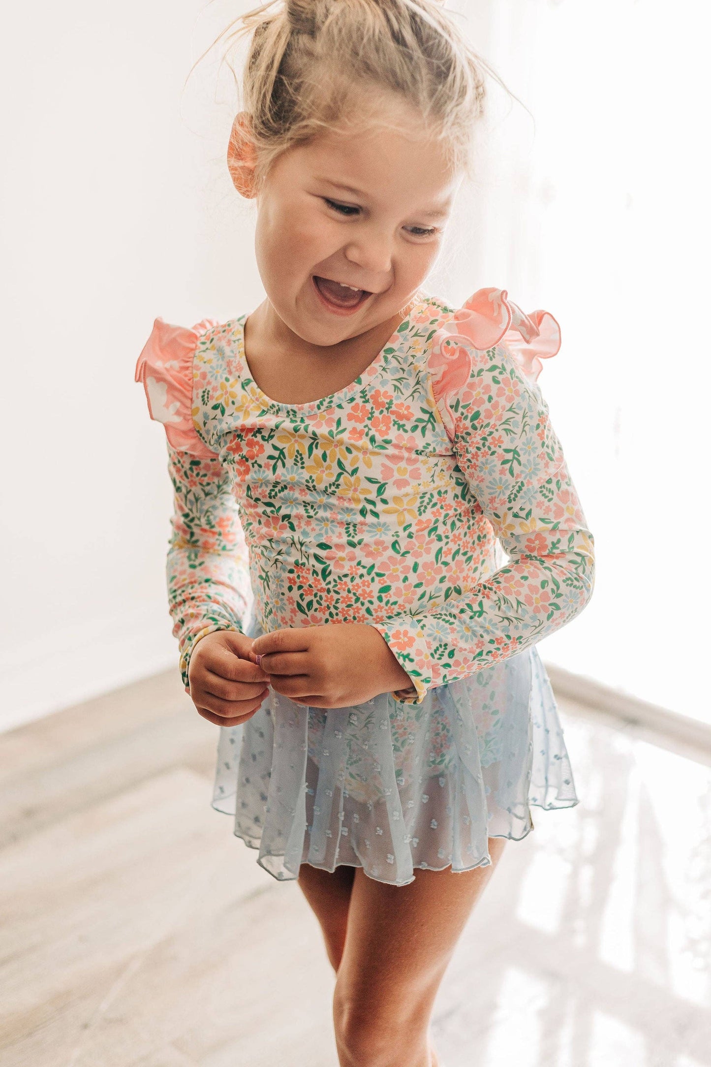 Farrah Leotard - Happiness