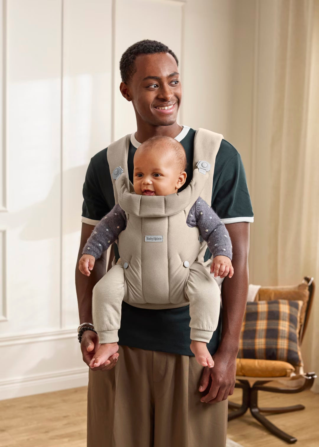 BabyBjorn Baby Carrier Hold